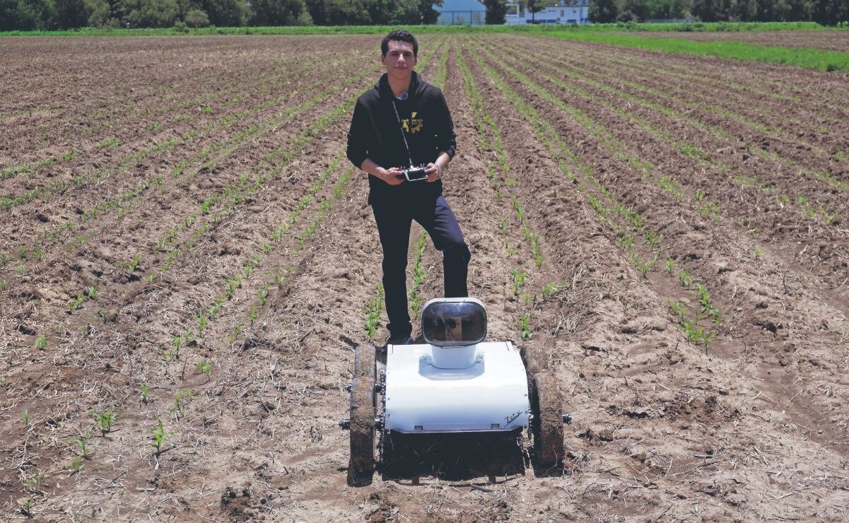 Joven ingeniero mexicano crea robot agrícola que revoluciona el análisis de suelos y potencia la productividad en el campo