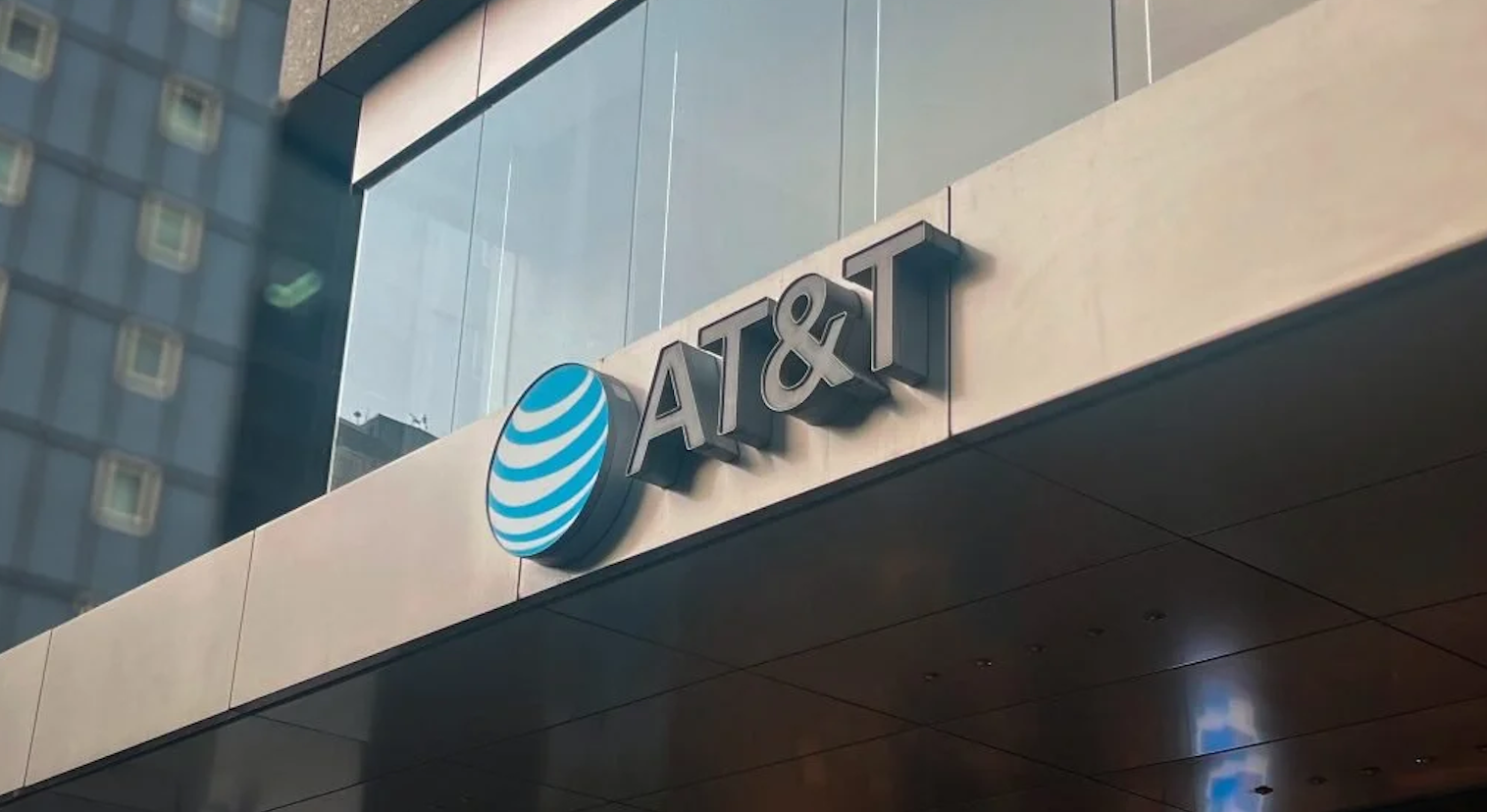 AT&T México respaldará el 60% de su adquisición con activos propios y un crédito de 1,200 millones de dólares